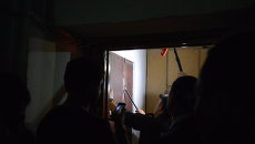 В квартиру сотрудника штаба Навального пытаются проникнуть силой В квартиру сотрудника штаба Навального пытаются проникнуть силой