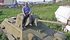 Максим Свекла на башне Т-34. Максим Свекла на башне Т-34.