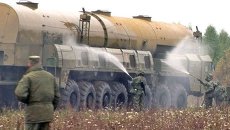 Молодые офицеры РВСН запустили ракету и устроили душ Тополю Молодые офицеры РВСН запустили ракету и устроили душ Тополю