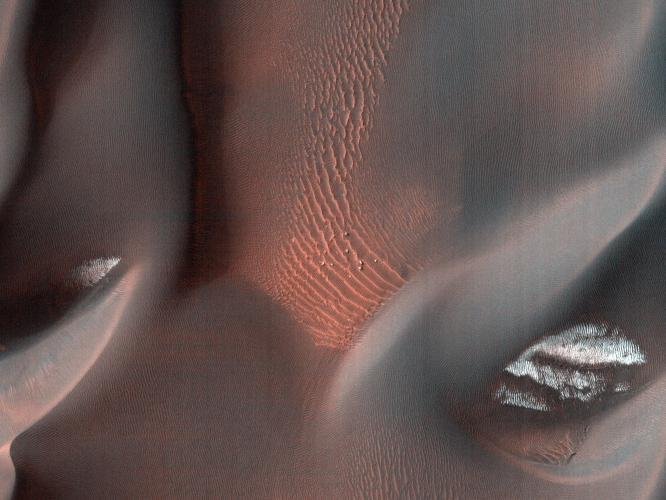 Снимок поверхности Марса, полученный камерой HiRISE Снимок поверхности Марса, полученный камерой HiRISE