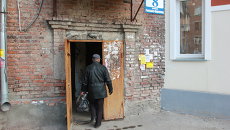 Тела трех мужчин и женщины нашли в подвале дома в Новосибирске, фото с места события Тела трех мужчин и женщины нашли в подвале дома в Новосибирске, фото с места события