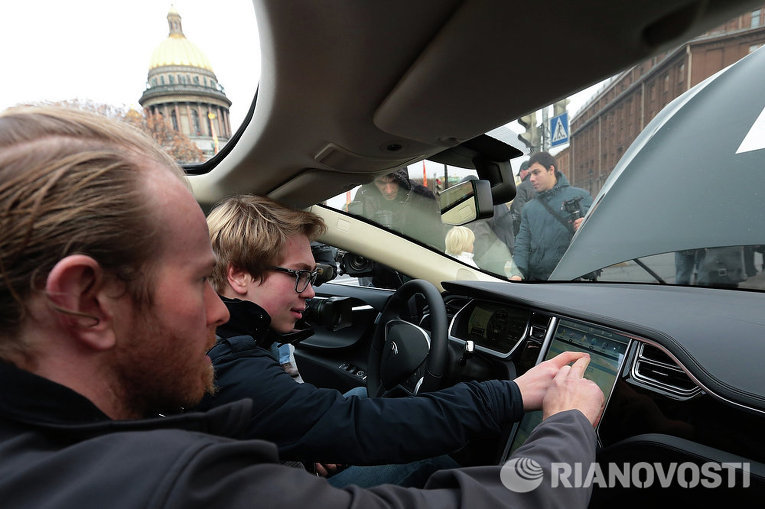 Старт ралли электромобилей по маршруту Петербург - Монте-Карло Старт ралли электромобилей по маршруту Петербург - Монте-Карло