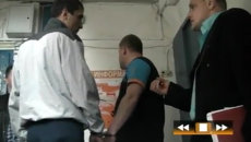 Чуркинский маньяк показал, как наносил удары своим жертвам Чуркинский маньяк показал, как наносил удары своим жертвам