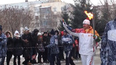 Огонь ОИ пронесли мимо вольеров с животными-символами Игр в Новосибирске Огонь ОИ пронесли мимо вольеров с животными-символами Игр в Новосибирске