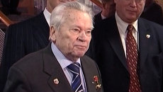 Оружейник-легенда и его автомат – архивные кадры с Михаилом Калашниковым Оружейник-легенда и его автомат – архивные кадры с Михаилом Калашниковым