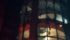 Неизвестные из гранатомета обстреляли ресторан в Махачкале. Кадры очевидца Неизвестные из гранатомета обстреляли ресторан в Махачкале. Кадры очевидца