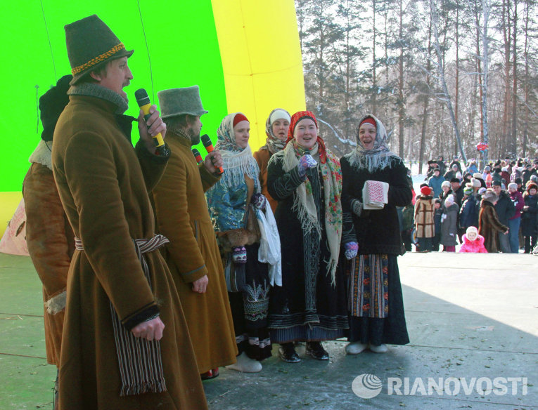 Празднование Масленицы в Томске на стадионе Политехник Празднование Масленицы в Томске на стадионе Политехник
