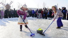Падение снежного городка или масленичные забавы красноярцев Падение снежного городка или масленичные забавы красноярцев